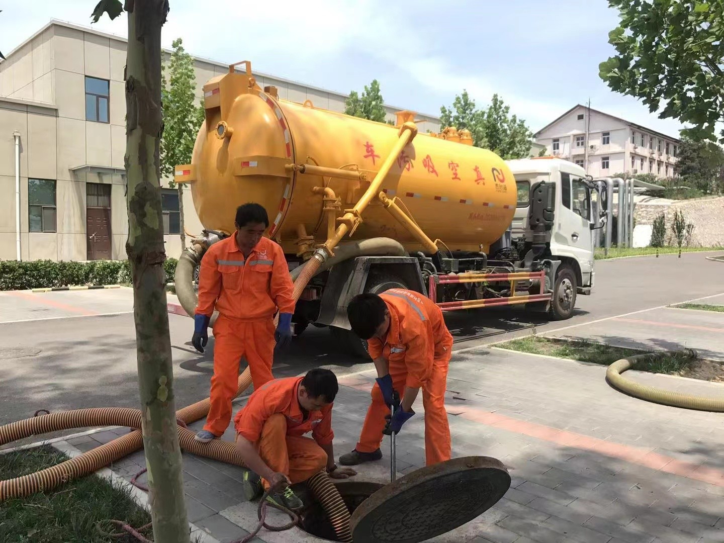 祁县化粪池清理与5-8吨吸粪车施工效率分析